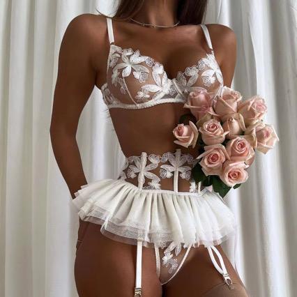 Bella Lace Garter Set